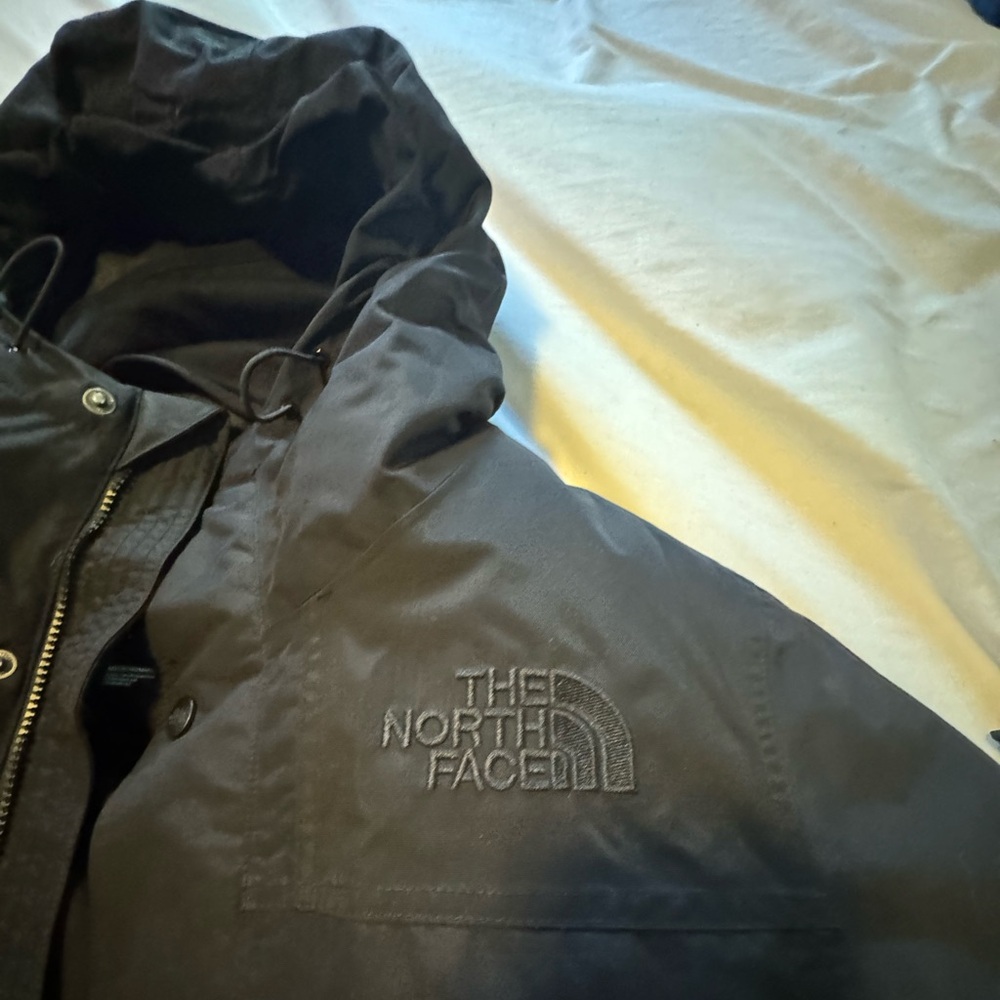 North Face Newington size L worn twice, mint condition!